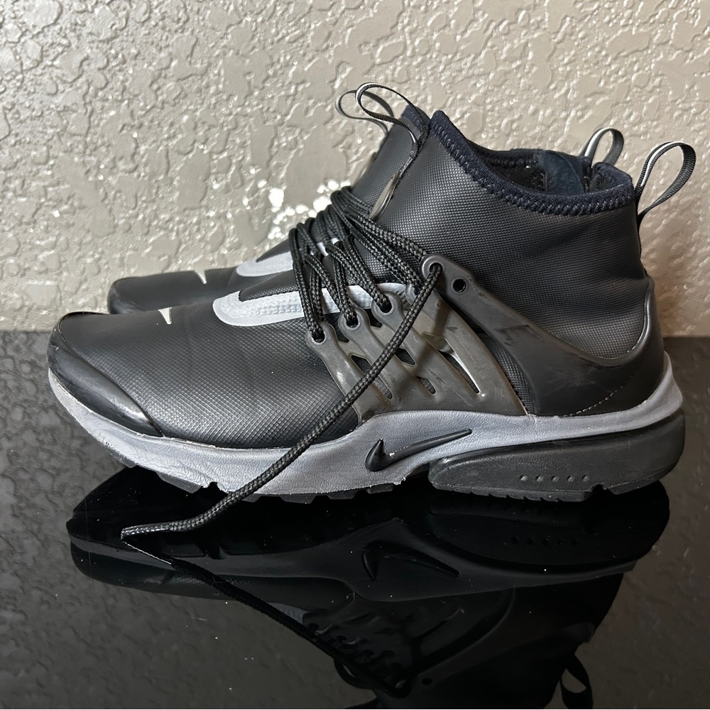 NIKE Air Presto Mid woman’s size 9 Utility Black Reflective Mid Top Sneakers